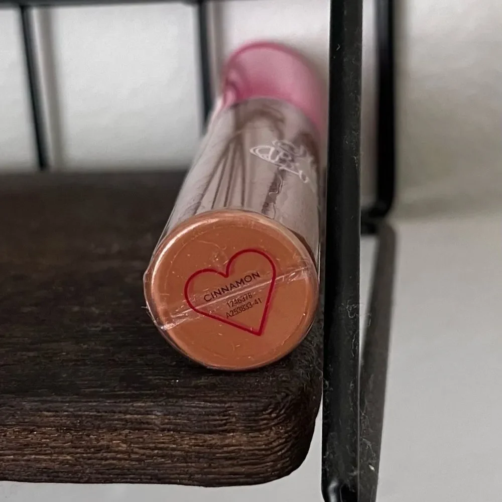Revolution Heart Breakers Concealer with Coconut Extract and Vitamins Cinnamon